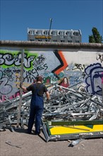 Allemagne (Germany), Berlin, Friedrichshain, immeuble, ancien Berlin Est, East Side Gallery, artistes ayant realise des oeuvres sur le mur,
