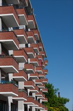 Allemagne (Germany), Berlin, Kreuzberg, facade d'immeuble avec balcon, brique,