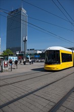Allemagne (Germany), Berlin, Alexanderplatz, Tour Fernsehturm, tramway