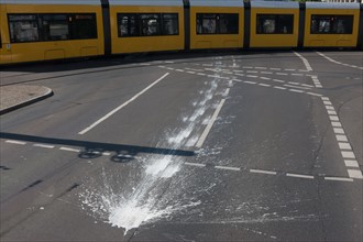 Allemagne (Germany), Berlin, vue depuis le bus 100, tourisme, traversee de la ville, marquage au sol, traces de peinture, passante