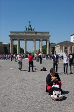 Allemagne (Germany), Berlin, Porte de Brandebourg, au bout de la Friederichstrasse, ostalgie, tourisme nostalgique de l'Allemagne de l'Est,