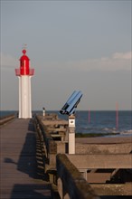 France, region Basse Normandie, Calvados, Cote fleurie, Trouville-sur-Mer, plage, jetee, estacade, phare, mer
