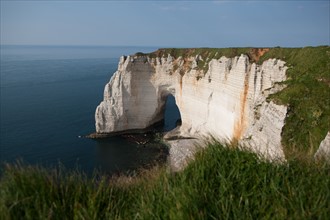 France, region Haute Normandie, Seine Maritime, pays des hautes falaises, Etretat, falaise d'aval, la manneporte