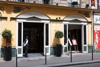 France, Ile de France, Paris, 8e arrondissement, 6 rue Chauveau Lagarde, restaurant, ancienne facade Empire
