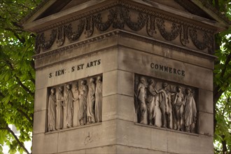 France, Region Ile de France, Paris 6e arrondissement, rue du Seminaire, fontaine, detail, relief,