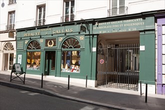 France, Ile de France, Paris 7e arrondissement, 30 rue des Saints-Peres, boutique Debauve et Gallais, chocolaterie, histoire, facade, gastronomie,