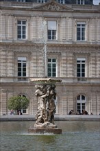 France, Ile de France, Paris 6e arrondissement, Jardin du Luxembourg, Palais du Senat, bassin central, fontaine, eau, sculpture,