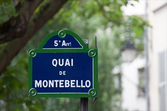 France, Ile de France, Paris 6e arrondissement, plaque du quai de Montebello,