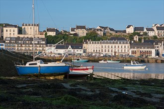 France, région Bretagne, Brittany, Finistère, Cap Sizun, Audierne, port, face à Plouhinec,