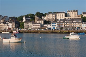 France, région Bretagne, Brittany, Finistère, Cap Sizun, Audierne, port, face à Plouhinec,