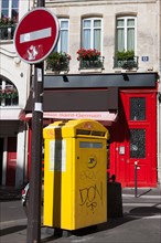 France, Région Ile de France, Paris 6e arrondissement, Rue monsieur le prince, détail de façades,