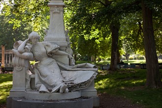 France, Région Ile de France, Paris 8e arrondissement, Parc Monceau, statue de Guy de Maupassant