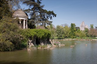 France, Région Ile de France, Paris 12e arrondissement, Bois de Vincennes, Lac Daumesnil, temple,