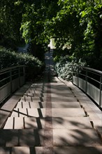 France, Région Ile de France, Paris 12e arrondissement, Parc de Bercy, escalier et passerelle qui