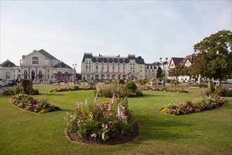 Cabourg, Place Du Casino Et Grand Hôtel