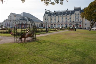 Cabourg, Place Du Casino Et Grand Hôtel