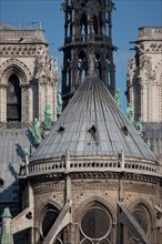 Chevet de la Cathédrale Notre Dame, Fleche Et Tours