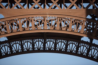 Tour Eiffel, Detail Des Motifs Au Niveau Du 1er Etage