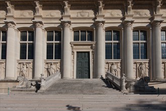 Rue De Harley, Facade Est du Palais De Justice