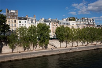 Ile de la Cité, Quai Des Orfevres Depuis Le Quai Des Grands Augustins