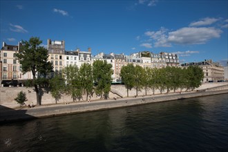 Ile de la Cité, Quai Des Orfevres Depuis Le Quai Des Grands Augustins