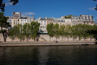 Ile de la Cité, Quai Des Orfevres Depuis Le Quai Des Grands Augustins