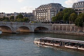 Ile Saint Louis, vue sur le quai De Gesvres