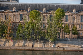 Pont Des Arts, Musée du Louvre