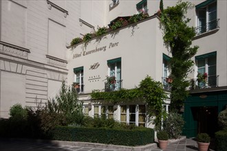 Rue De Vaugirard, Hôtel LuxembourgParc