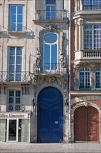 Narrow facade, Paris