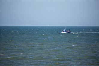 Chalutier de retour de pêche à Cabourg