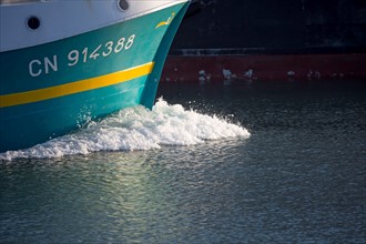 Chalutier de retour de pêche à Trouville-sur-Mer