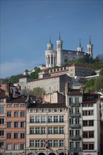 Lyon, façades Quai de Bondy, et Notre-Dame de Fourvière