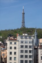 Lyon, façades Quai de Bondy et Tour métallique de Fourvière