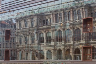 Lyon, reflet du palais de la Bourse