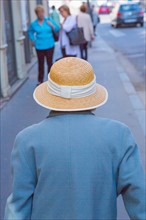 Lyon, femme âgée dans la rue