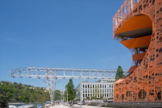 Lyon, Immeuble "Le Cube Orange" dans le quartier Confluence
