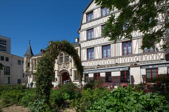 Rouen, Hotel de Bourgtheroulde