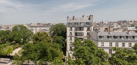 Paris, vue sur le 45 boulevard des Invalides