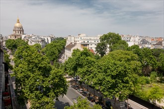 Paris, vue sur le boulevard des Invalides