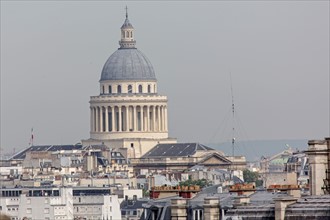 Paris, la coupole du Panthéon vue depuis une tour du 13e arrondissement