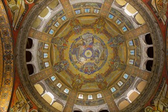 Basilique Sainte-Thérèse de Lisieux, coupole