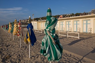 Trouville sur Mer, parasols et cabines de bains