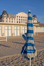 Trouville sur Mer, cabines de bains devant le Trouville Palace