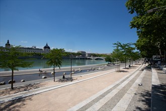 Lyon, Quai Victor Augagneur, berges aménagées et vue sur le Rhône