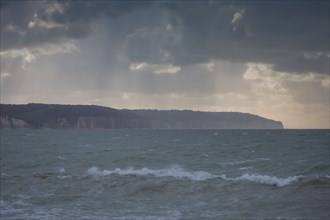 Dieppe, tempête sur la plage