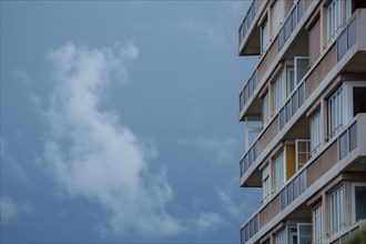 Dieppe, façade d'immeuble et ciel