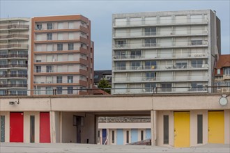 Le Touquet Paris Plage, cabines de bains et immeubles du front de mer