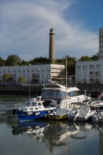 Lorient, port, bateaux amarrés à  quai