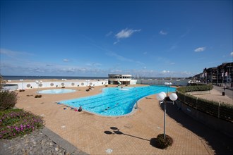 Trouville-sur-Mer (Calvados), piscine extérieure